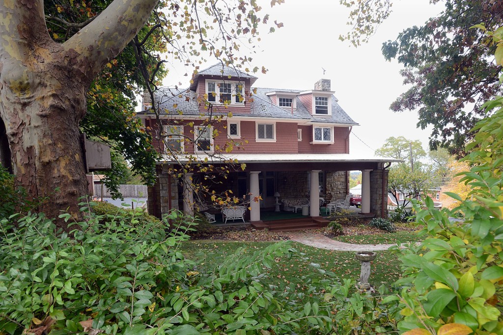 La novela The Demon of Brownsville Rode será una serie