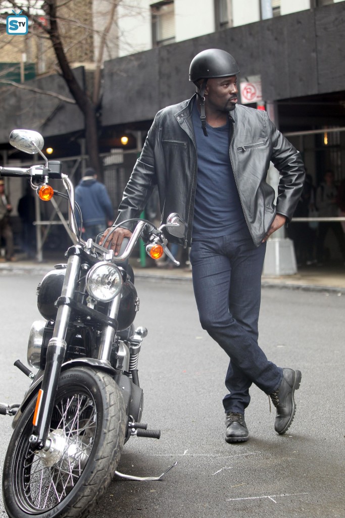 El héroe entra en acción por primera vez en su propio show