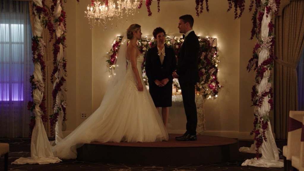 Cupido irrumpe en la boda de Oliver y Felicity