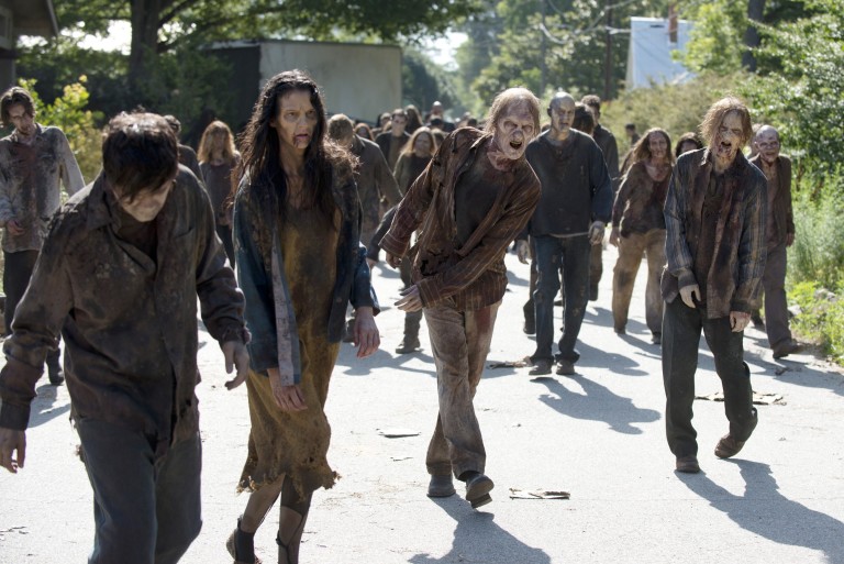 Hay zombies de famosos en la serie y aquí te los enseñamos