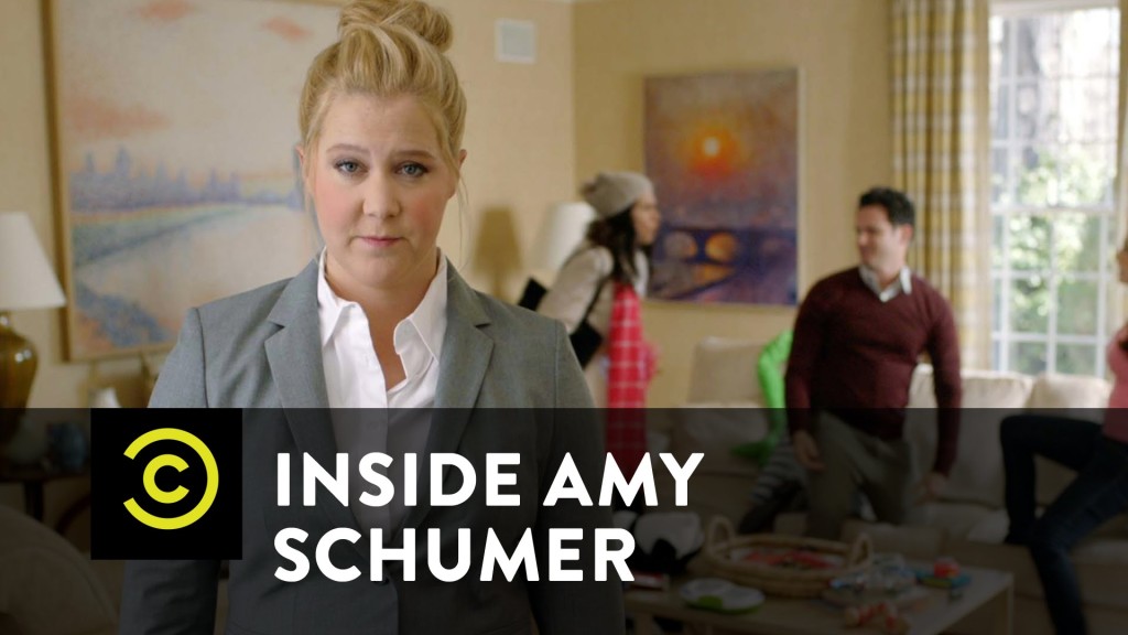 Amy Schumer tiene nuevo trailer no apto para ver en la oficina