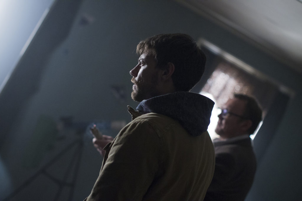 El trailer oficial de Outcast está para el infarto