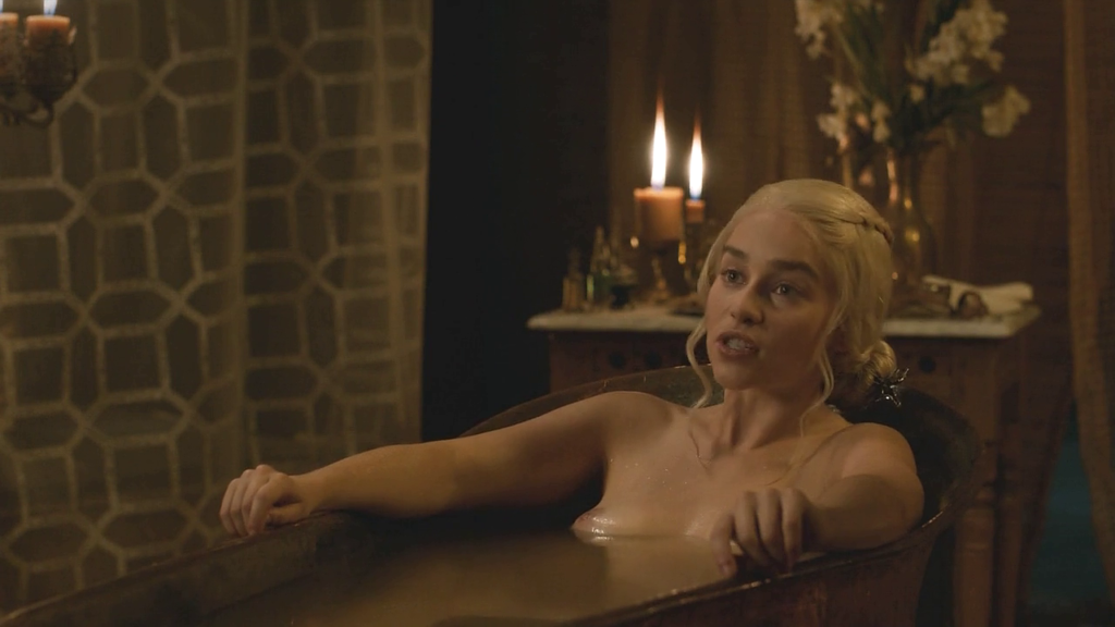 Emilia Clarke no usó doble de cuerpo en su último desnudo
