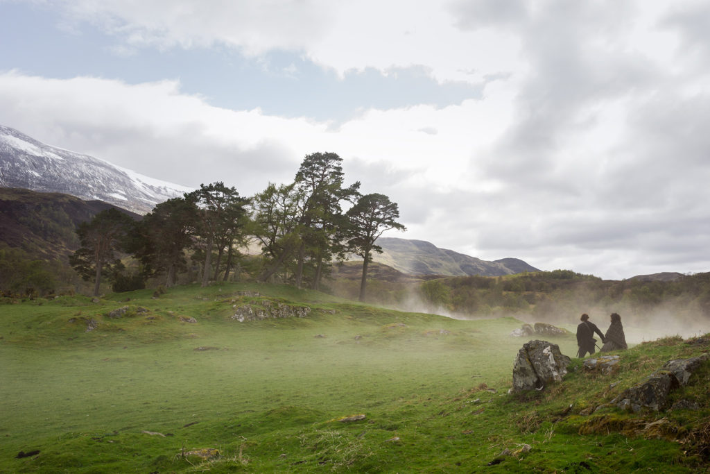 Nos adelantamos al final con la primera imagen de Brianna y Roger
