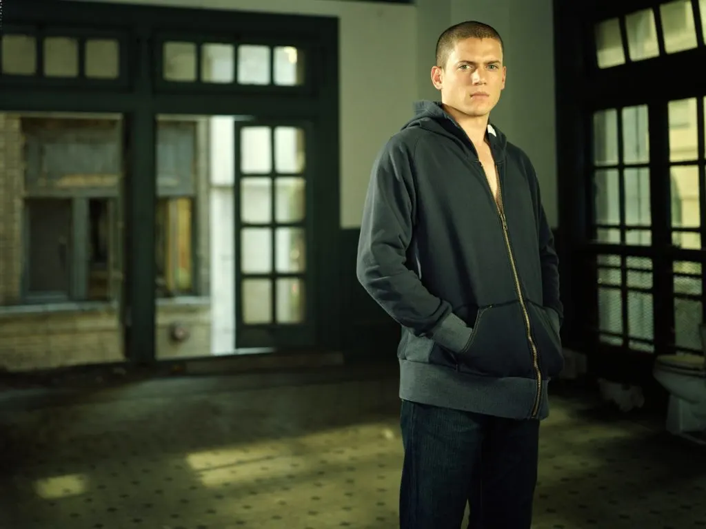 Michael Scofield estrena tatuajes en una exclusiva imagen