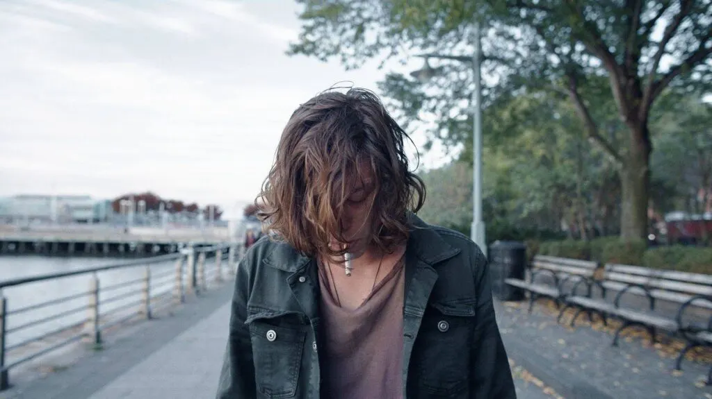 Primer vistazo a Benedict Samuel como Mad Hatter