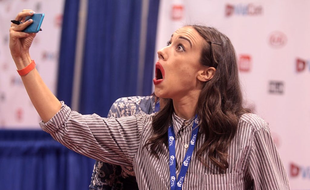 Primeras imágenes de Haters Back Off, otra nueva comedia de Netflix