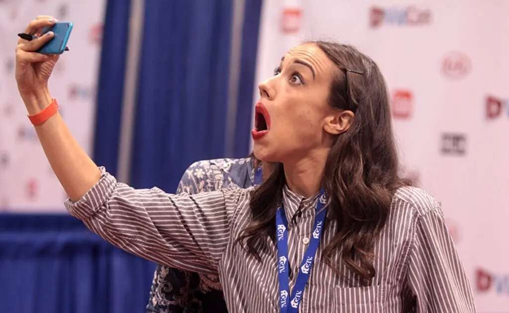 Primeras imágenes de Haters Back Off, otra nueva comedia de Netflix