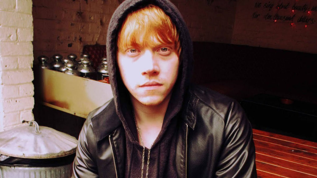 ¡Al fin podemos ver a Rupert Grint en Snatch!