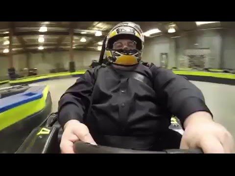 George R. R. Martin debería estar escribiendo, pero sigue procrastinando