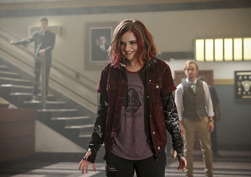 Nuevo trailer e imágenes con Joey King como la villana Magenta