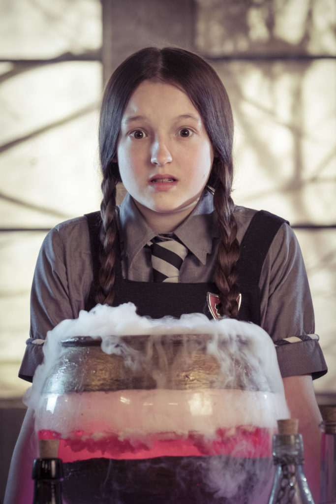 Primer vistazo a Bella Ramsey como The Worst Witch