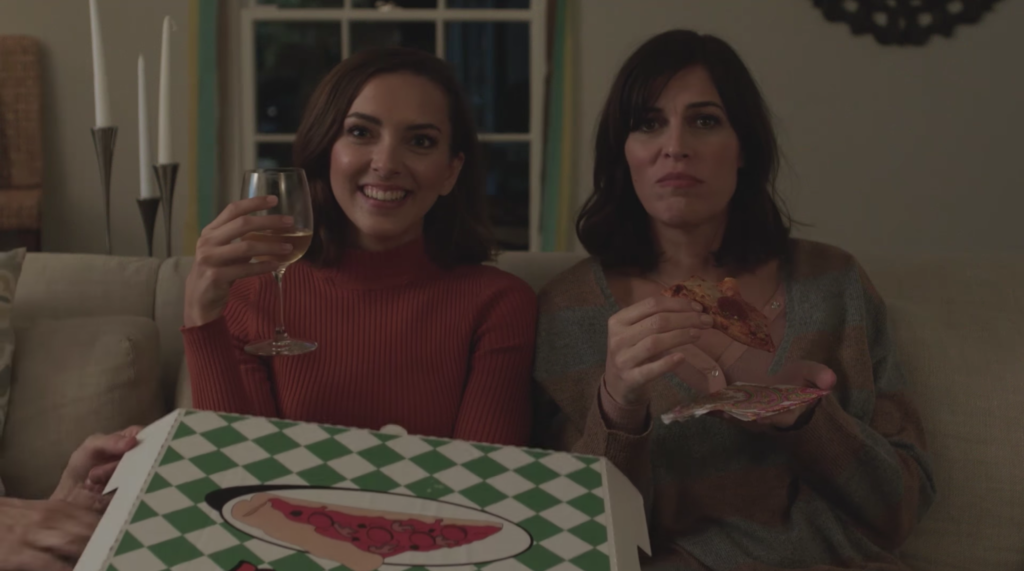 Una noche de madre e hija, en una tierna y simpática nueva promo