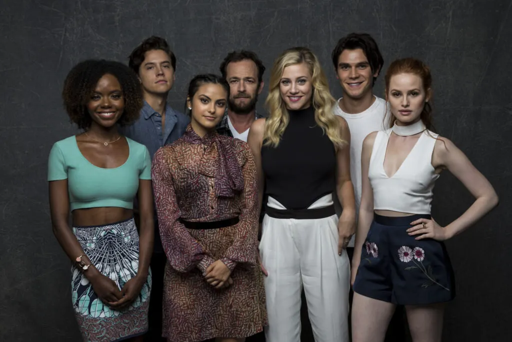 Nuevas fotos de Riverdale nos dan un vistazo más cercano a los personajes