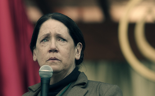 Ann Dowd en El cuento de la criada