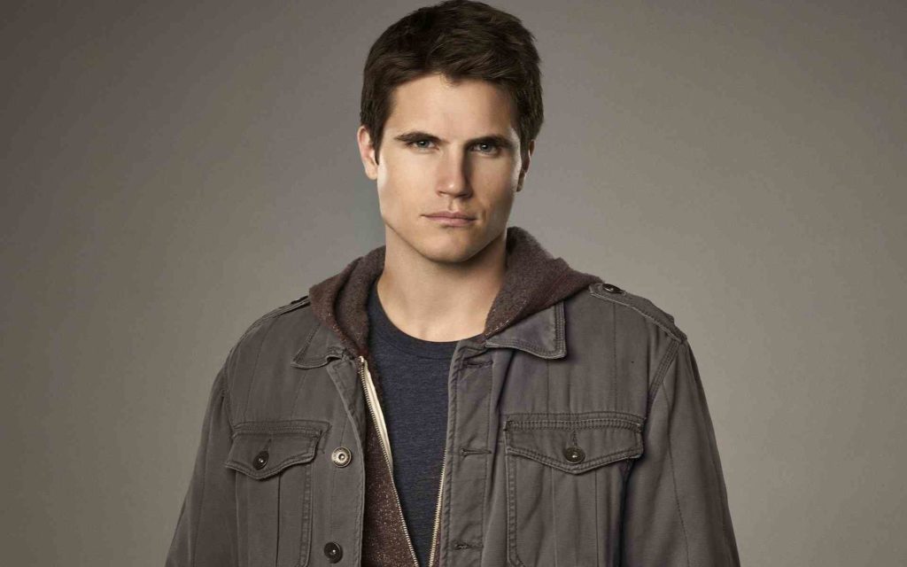 Robbie Amell regresa a la serie