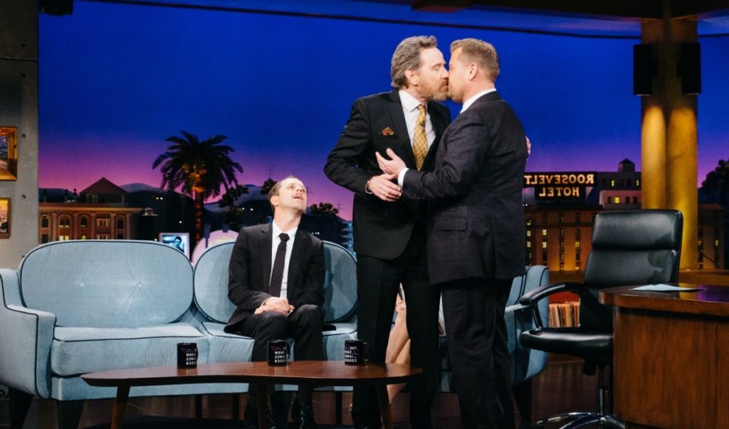 Todos los besos de los late night shows en GIFs