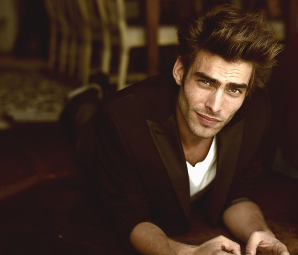 El modelo español Jon Kortajarena tendrá una participación especial