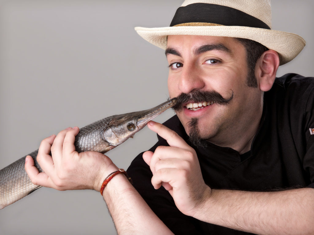 De chef a estrella de la televisión, así la historia de Aquiles Chávez