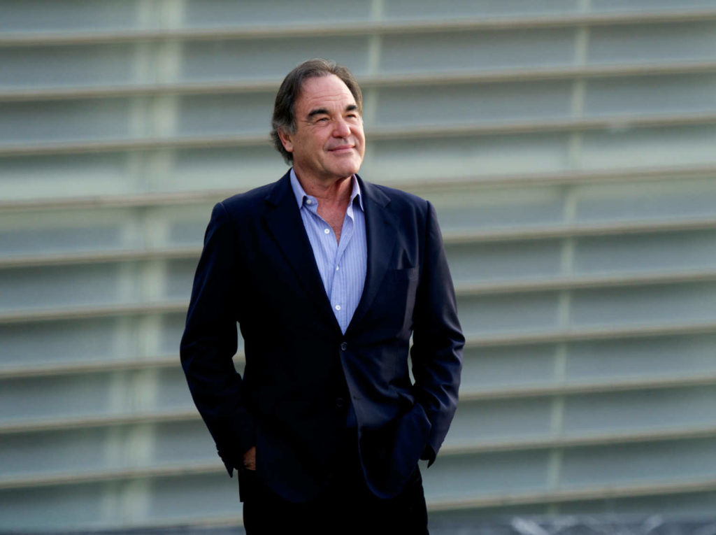 Todos los detalles de la primera serie dirigida por Oliver Stone