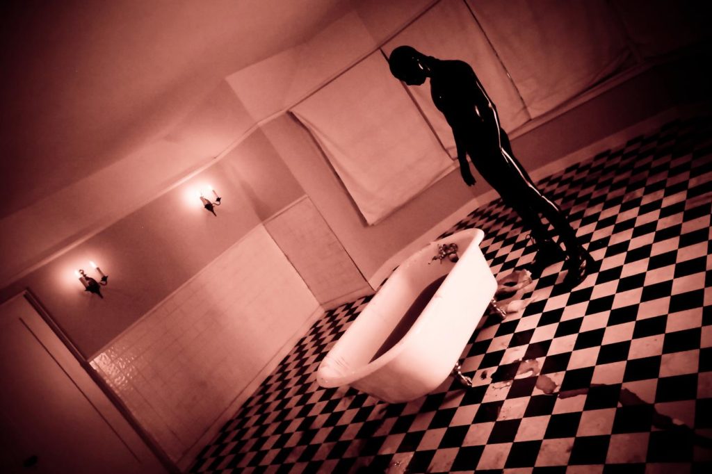 Vestuario y accesorios son exhibidos en la expo The Style of Scare