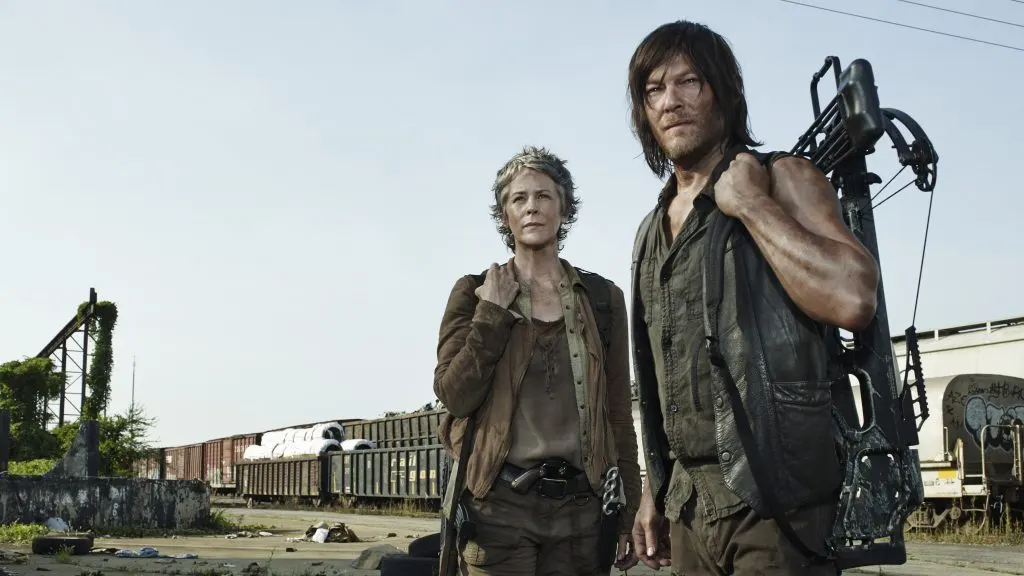 Carol y Daryl protagonizan la primera imagen oficial de la S8