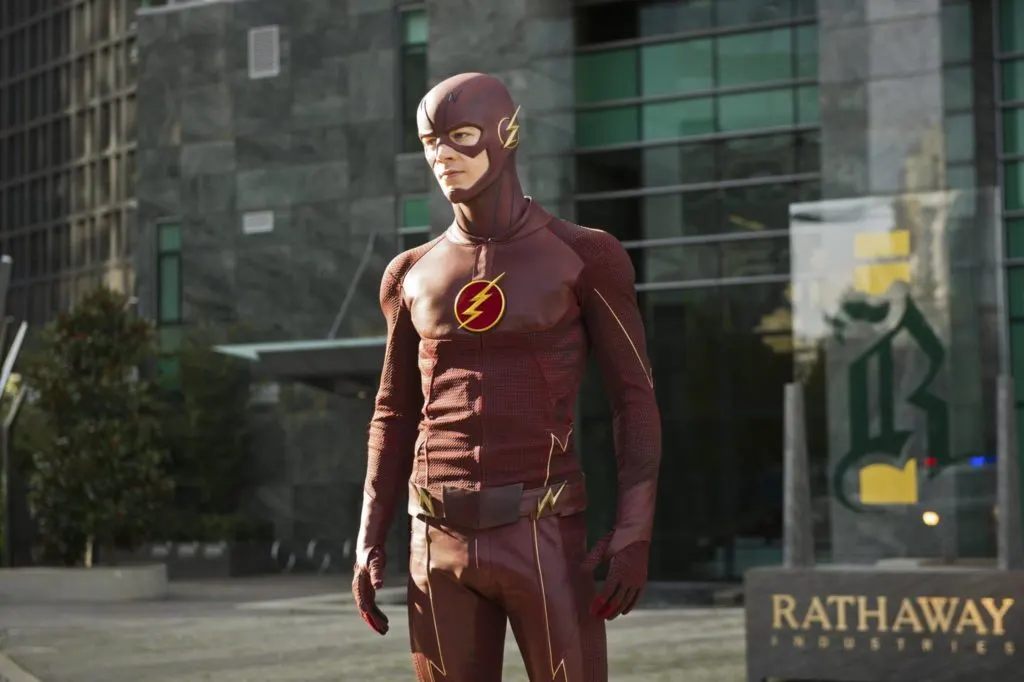 Barry Allen con mucha barba en la primera promo oficial de la S4