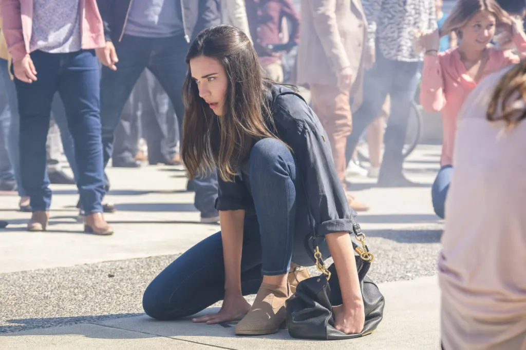 Espectacular poster de Odette Annable como Reign