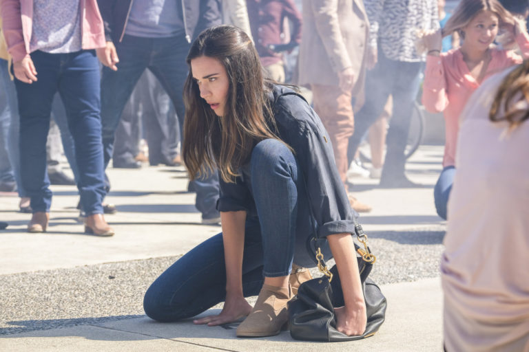 Espectacular poster de Odette Annable como Reign