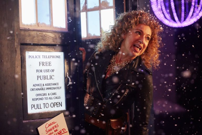 Alex Kingston protagonizará la adaptación de A Discovery of Witches
