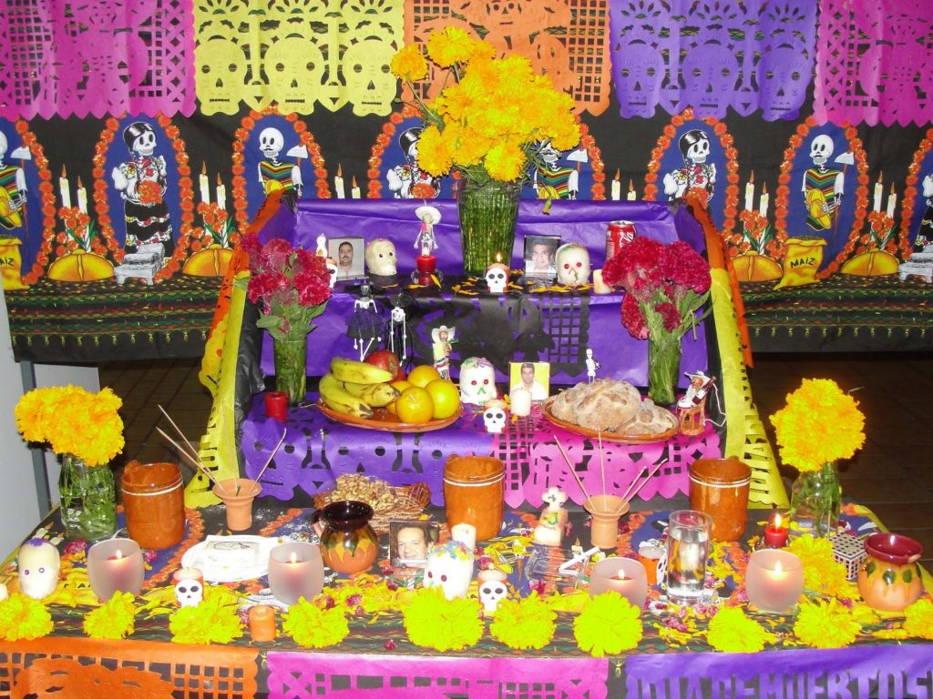 20 personajes que forman parte de nuestra ofrenda del Día de Muertos