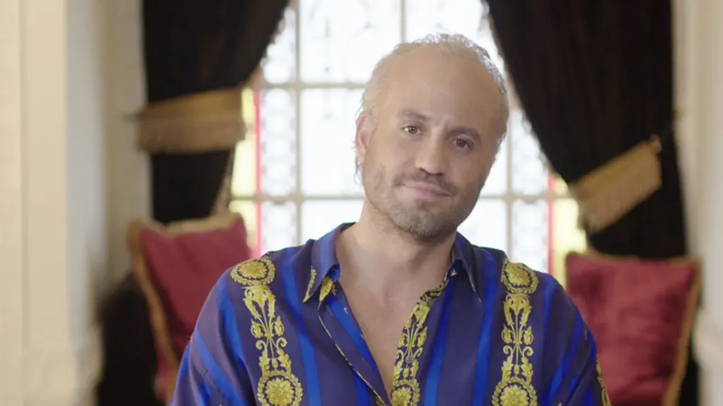 ¡Se confirma la fecha de estreno de Versace con nueva imagen y nuevo teaser!