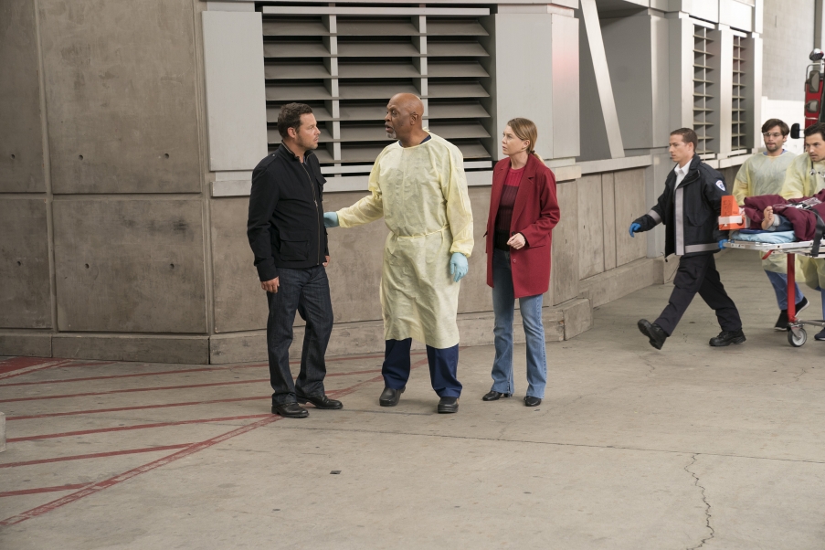 Meredith Grey trabaja junto a los bomberos en las primeras fotos del spinoff