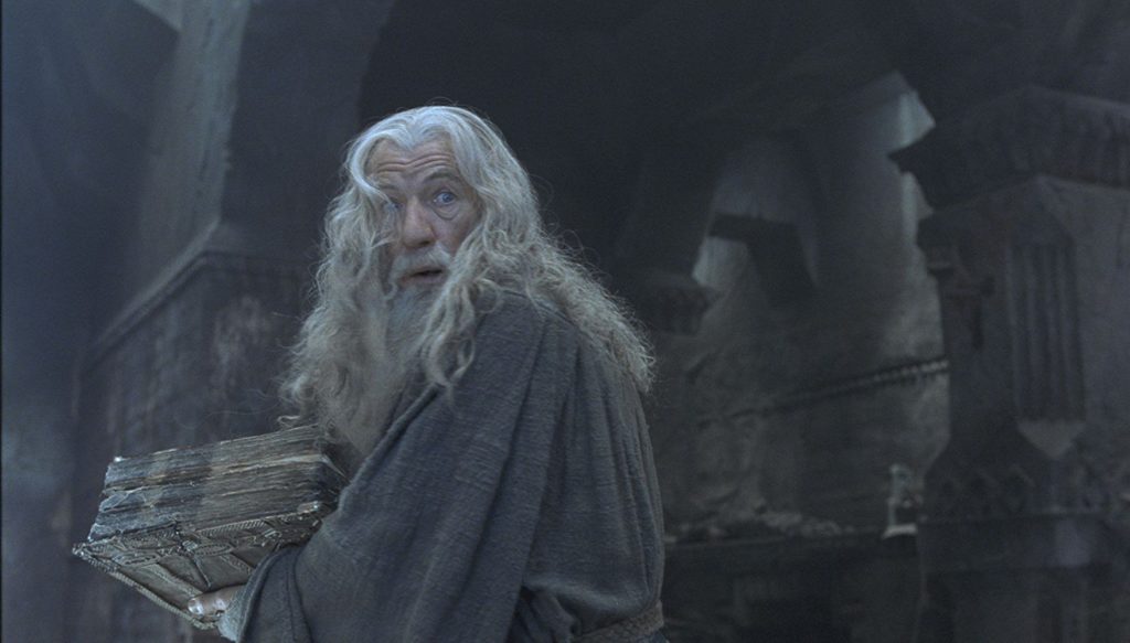 Ian McKellen muestra interés para interpretar nuevamente a Gandalf en la serie de Amazon