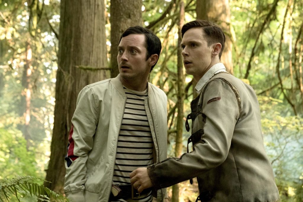 Samuel Barnett y Elijah Wood en Dirk Gently.