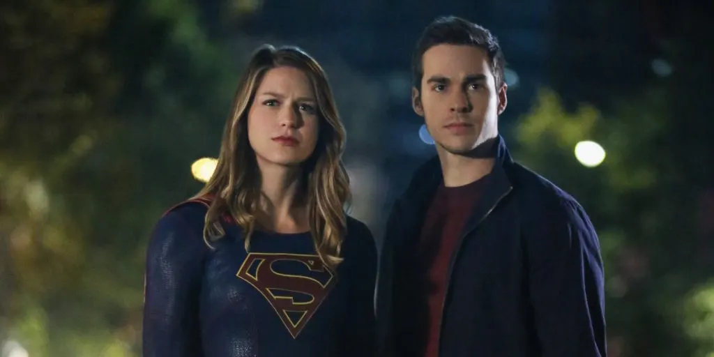El nuevo traje de Mon-El