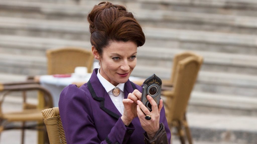Netflix elige a Michelle Gomez de Doctor Who como una de las profesoras de la bruja