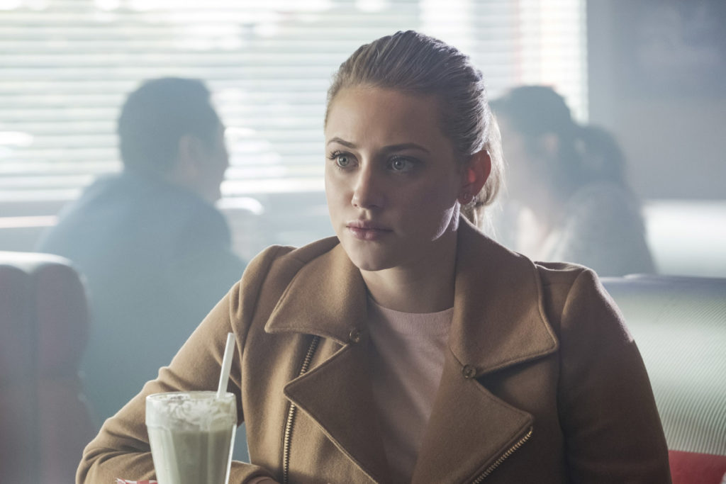 La protagonista de Riverdale asegura que no compartirán universo con la serie de Netflix