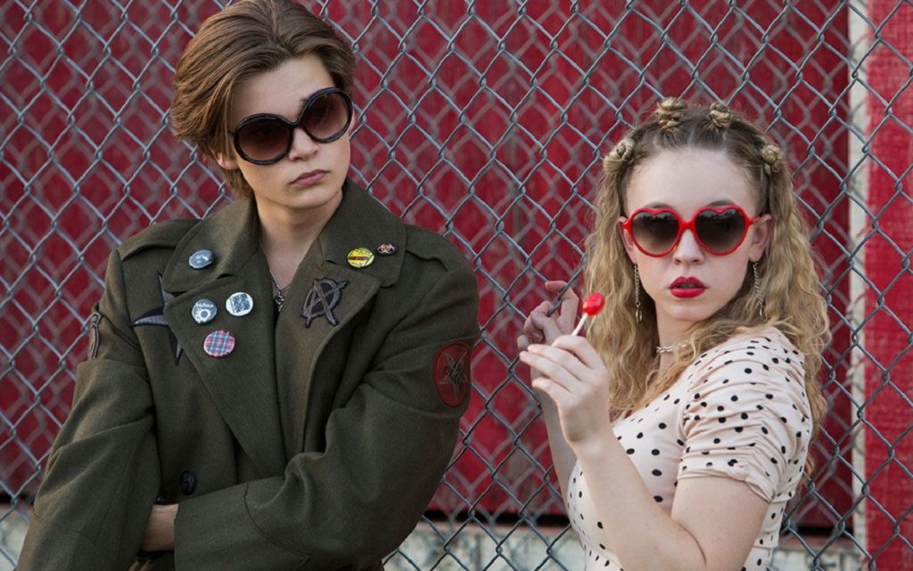 Recopilamos TODAS las referencias noventeras de la nueva serie de Netflix