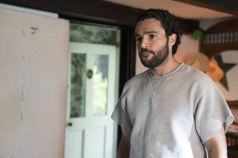 Christopher Abbott se une a la serie de George Clooney