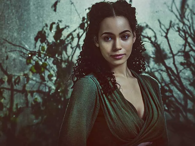 Madeleine Mantock es la tercera hechicera del reboot
