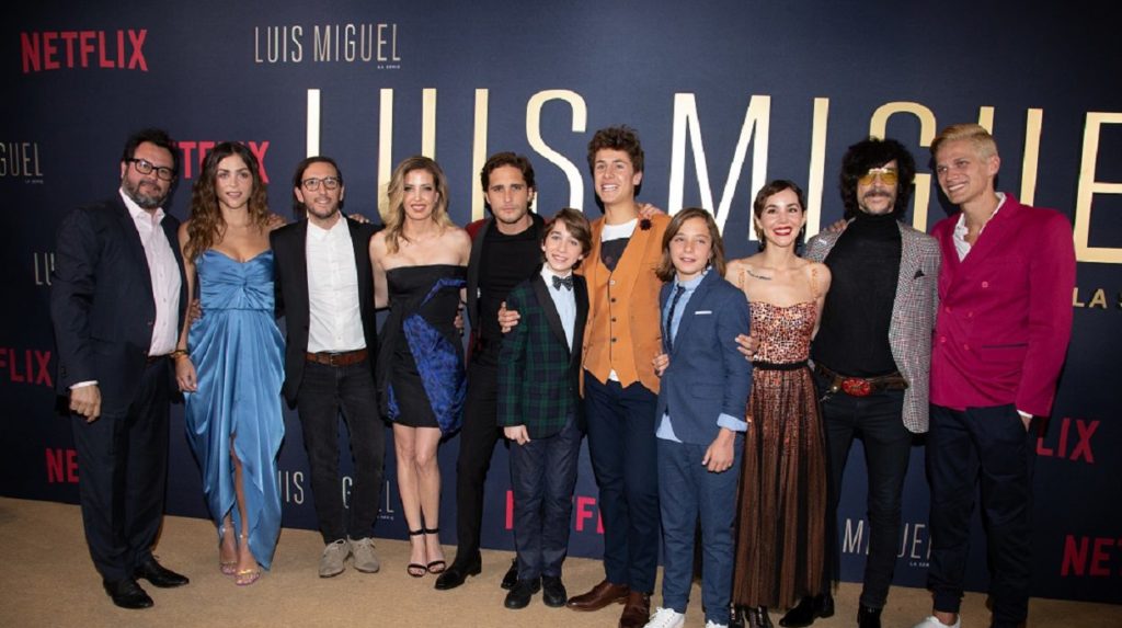 Netflix celebró el lanzamiento de la serie sobre la vida del cantante mexicano