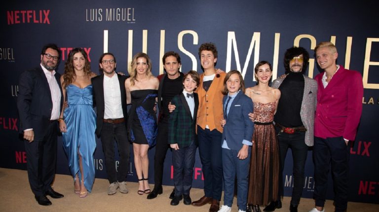 Netflix celebró el lanzamiento de la serie sobre la vida del cantante mexicano