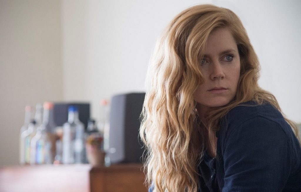 Primer tráiler de la miniserie protagonizada por Amy Adams