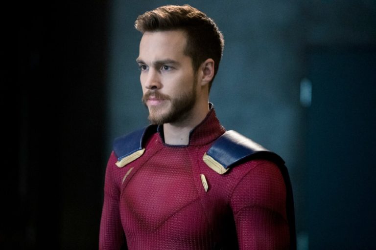 Se revelan fotos de Mon-El con nuevo traje de superhéroe