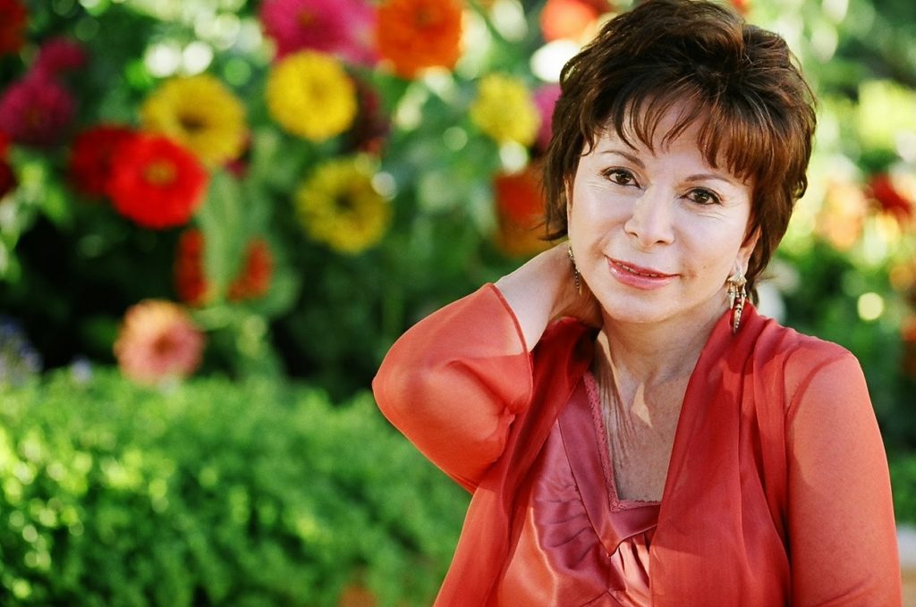 Hulu prepara una nueva serie basada en La Casa de los Espíritus de Isabel Allende