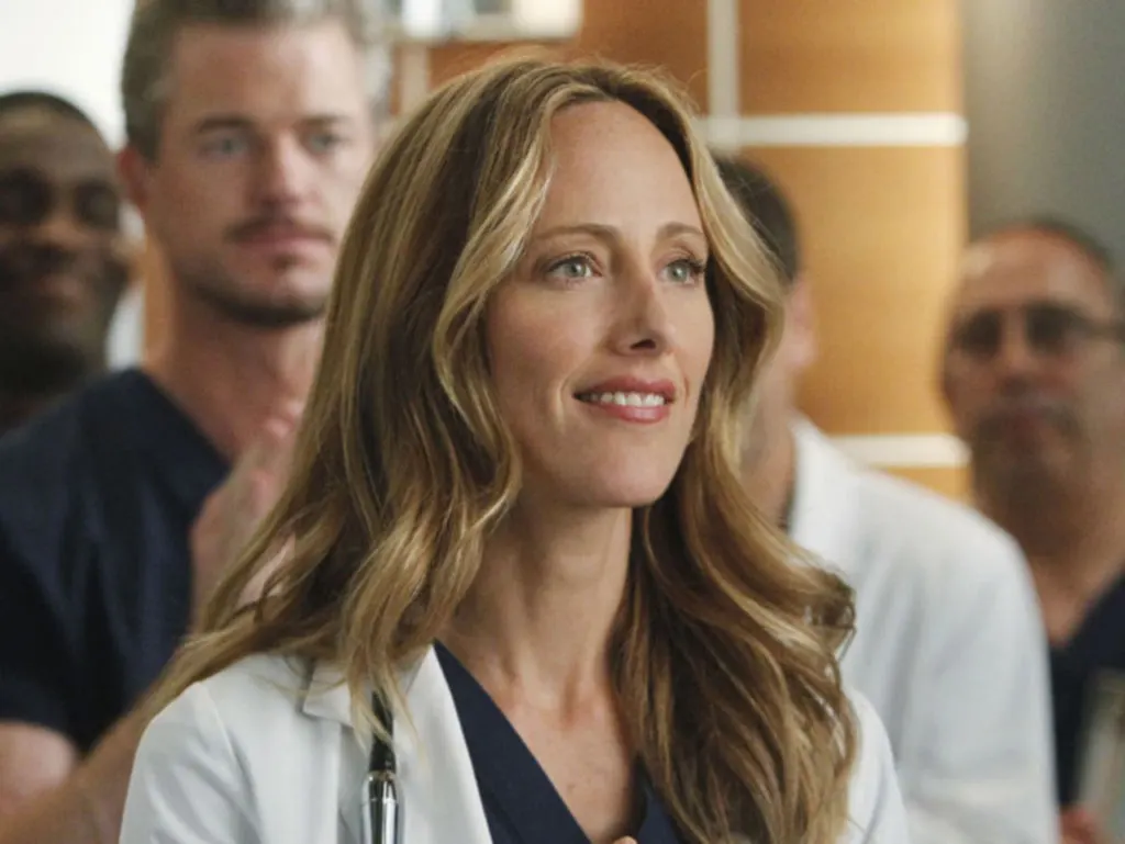 Kim Raver formará parte del elenco regular en la temporada 15