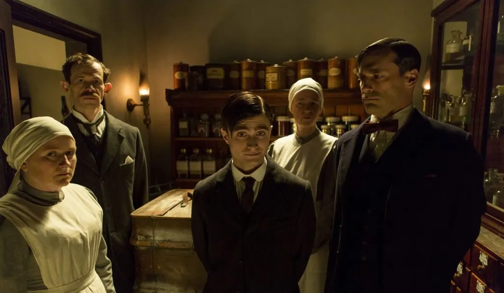 Llega a Film&Arts la serie de época protagonizada por Jon Hamm y Daniel Radcliffe