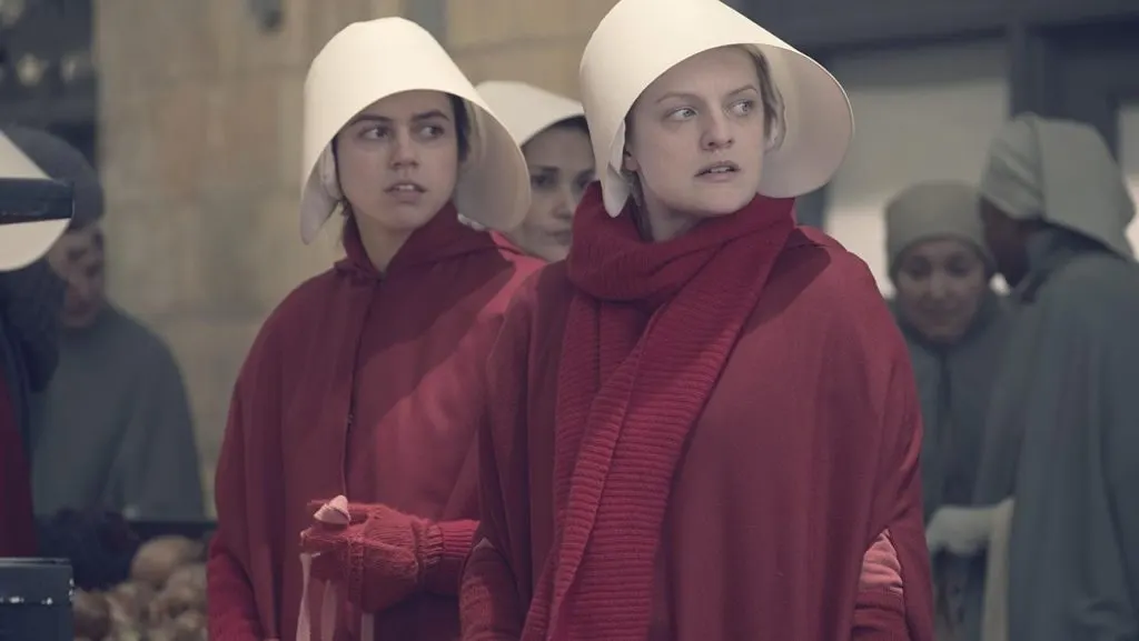 Elisabeth Moss revela por qué June sigue viva en la serie