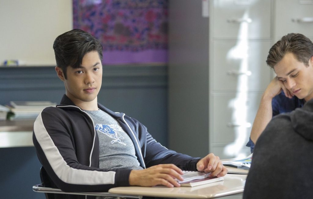Denuncian al actor Ross Butler por intento de homicidio